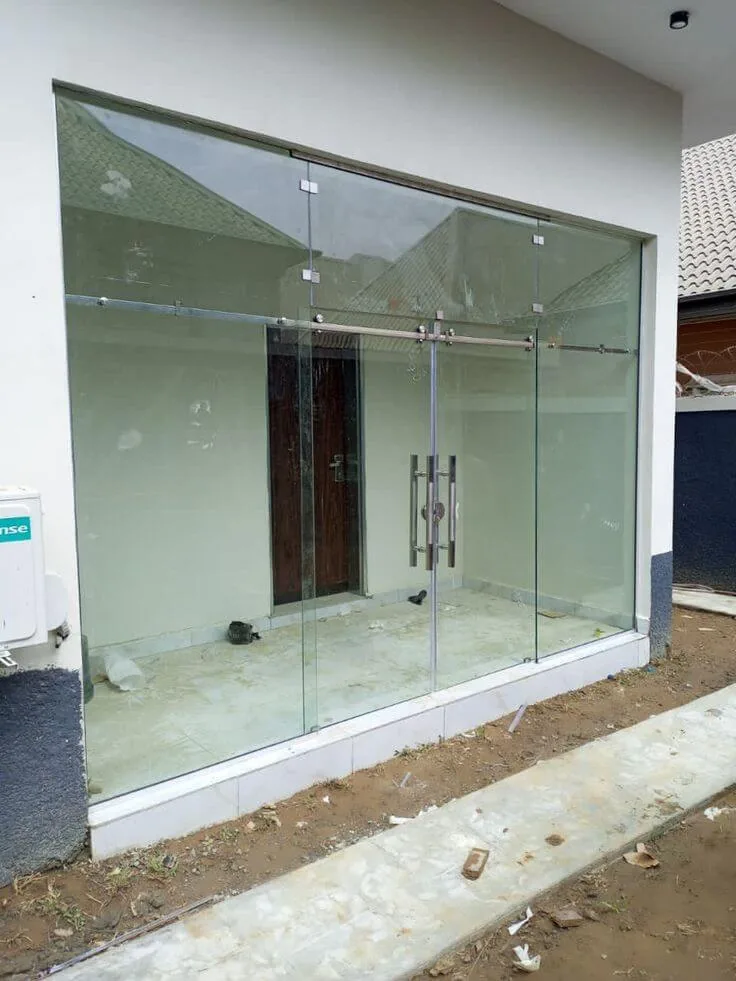 Commercial Installations by EGZ — Counters, partitions & shopfronts